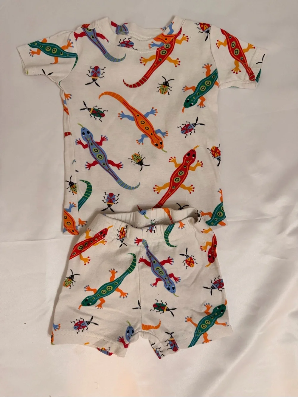 Place White Pajama Set with Colorful Lizard & Bug Print